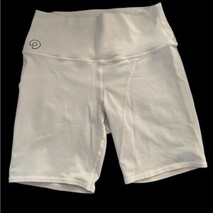 ALO Women's Cream Biker Shorts